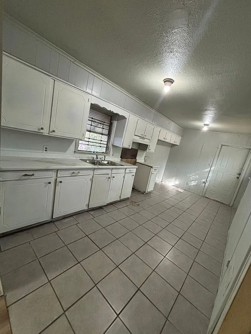 Updated 2 Bedroom Home — Photo 3