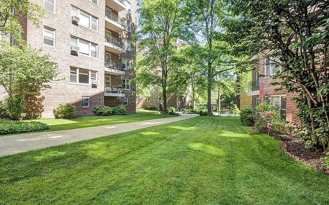 Sold by REMAX Distinguished Homes | media 15