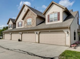 2292 W Vista Bella Dr #102, Oak Creek, WI 53154