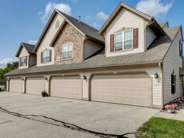 2292 W Vista Bella Dr #102, Oak Creek, WI 53154