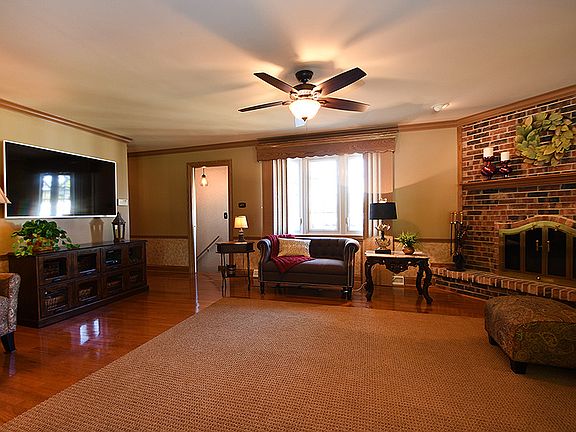 Great Room w/Fireplace