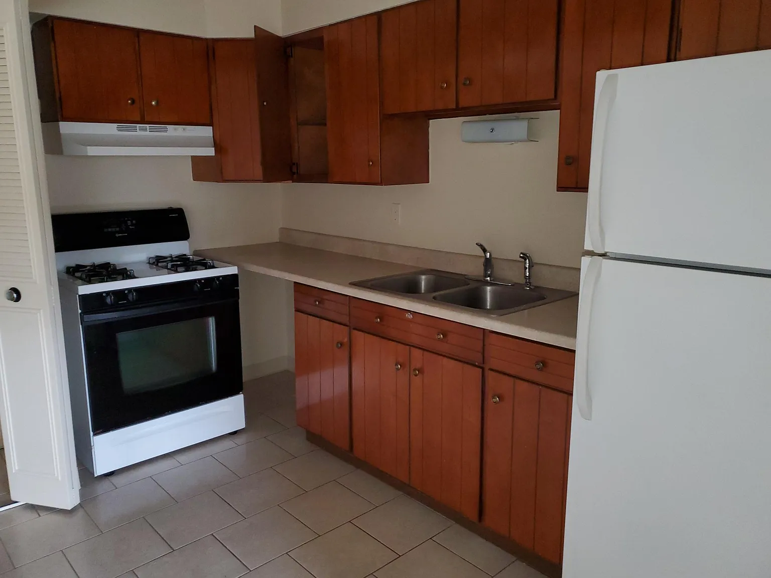 6127 N Whitham Dr — Photo 1