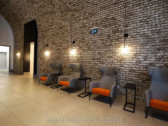 4th image of 285 Dufferin St #1608