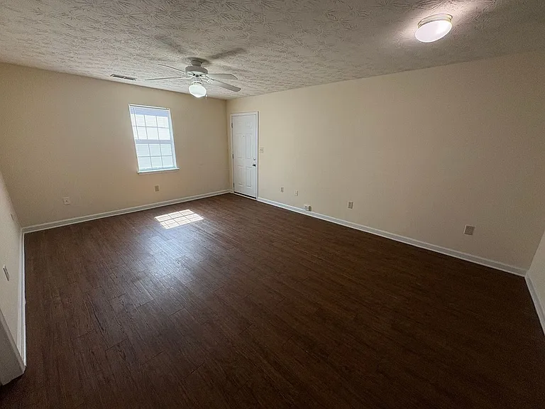 111 Hunters Run Rd — Photo 2