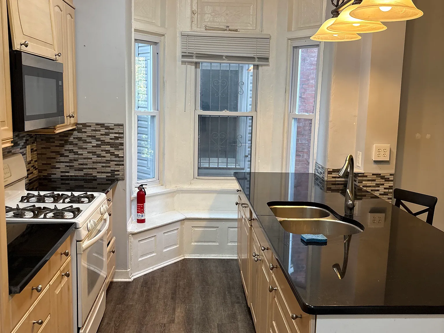 2 bed, 1000 sqft, $1,975 — Photo 3