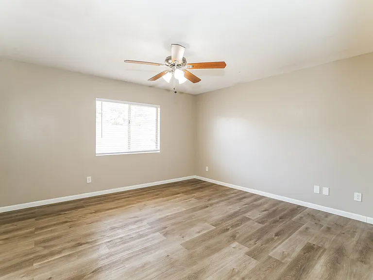 1417 E Irwin Ave — Photo 10