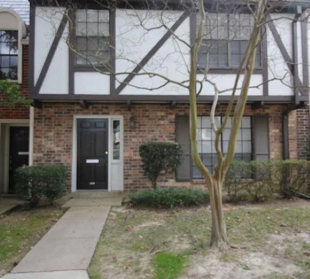 10111 Jefferson Hwy — Photo 1