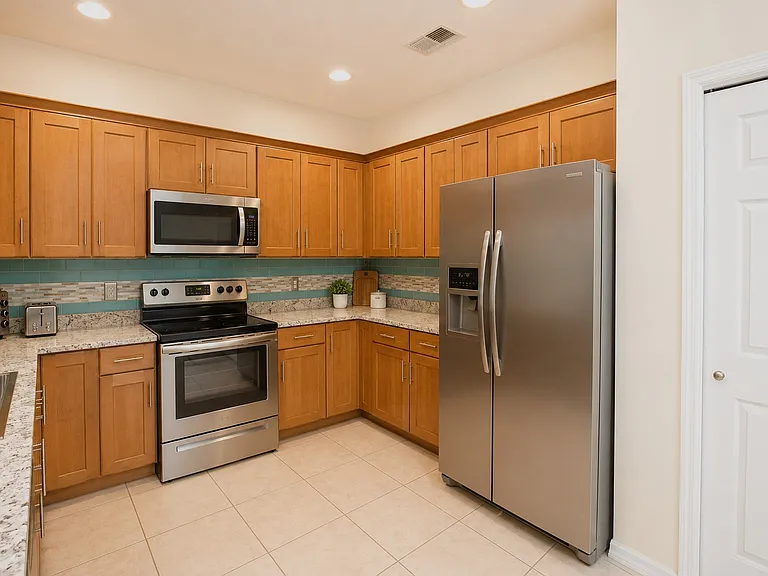 410 Sandringham Ct — Photo 14