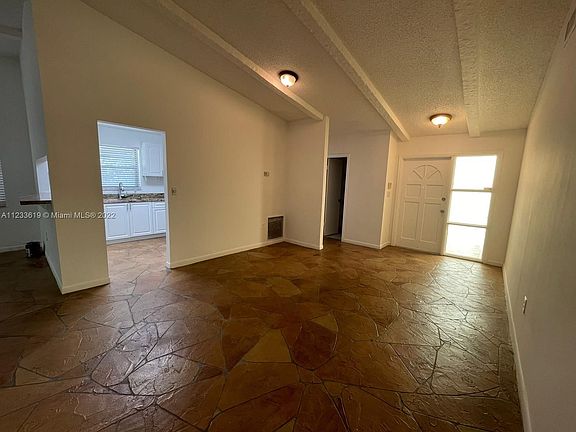 3rd image of 10583 La Placida Dr N