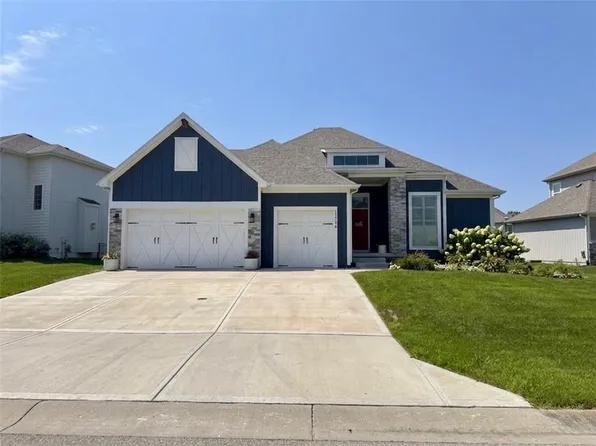 17344 Bradshaw St, Overland Park, KS 66221