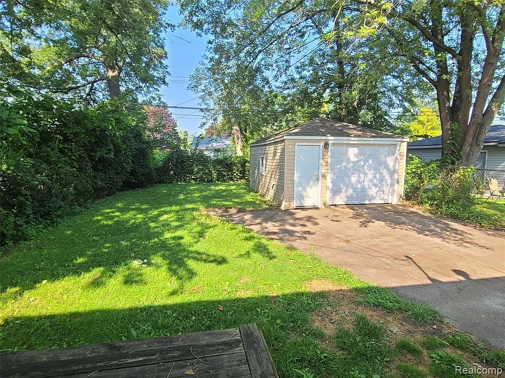 3 bed, 971 sqft, $1,350 — Photo 3