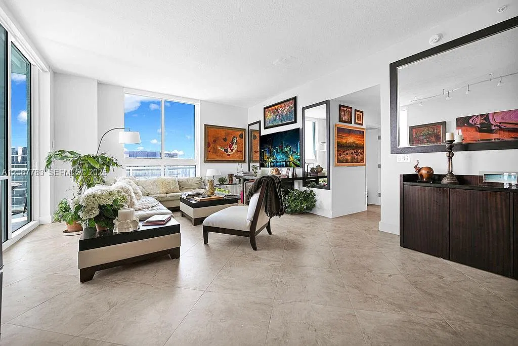 2 bed, 1380 sqft, $7,600 — Photo 2