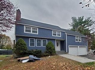 2 Saunders Rd, Lynnfield, MA 01940