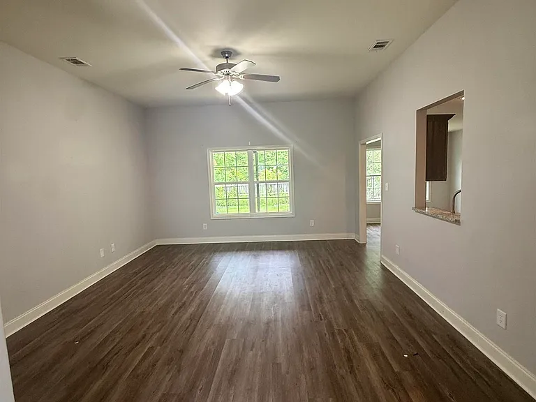120 Worchester Cir — Photo 3