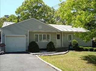 44 18th Ave, Ronkonkoma, NY 11779