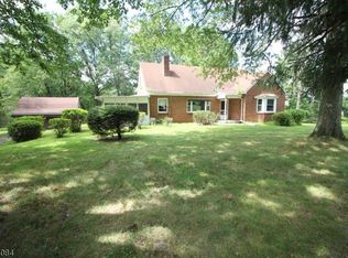 17 Lamington Rd, Whitehouse Station, NJ 08889