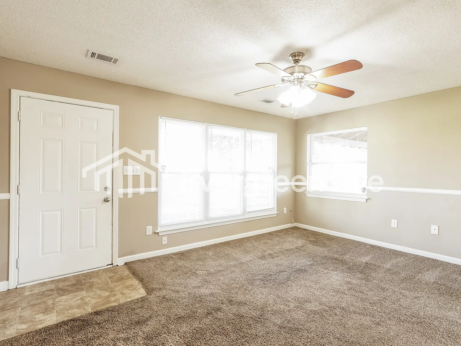 4 bed, 2.0 bath, 1372 sqft, $1,345 — Photo 4