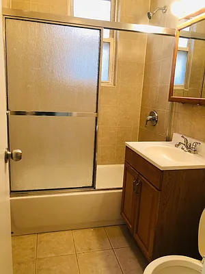 Rented by Halvatzis Realty | media 26