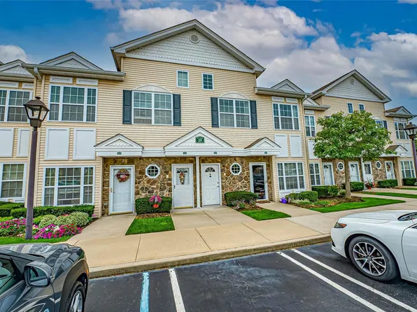 453 Winter Place #453, East Meadow, NY 11554