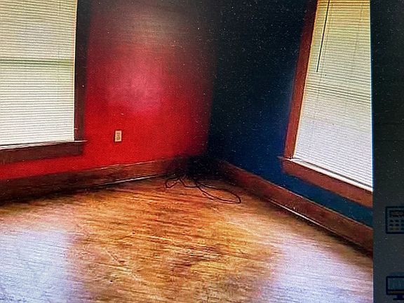 5th image of 392 Cherry St