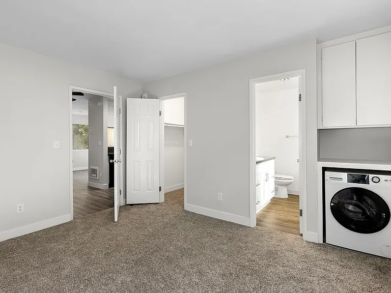 Topanga Canyon Apartments — Photo 20