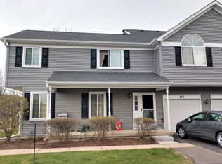 401 Village Creek Dr, Lake In The Hills, IL 60156