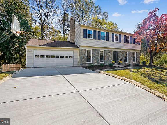 3rd image of 10132 Colebrook Ave