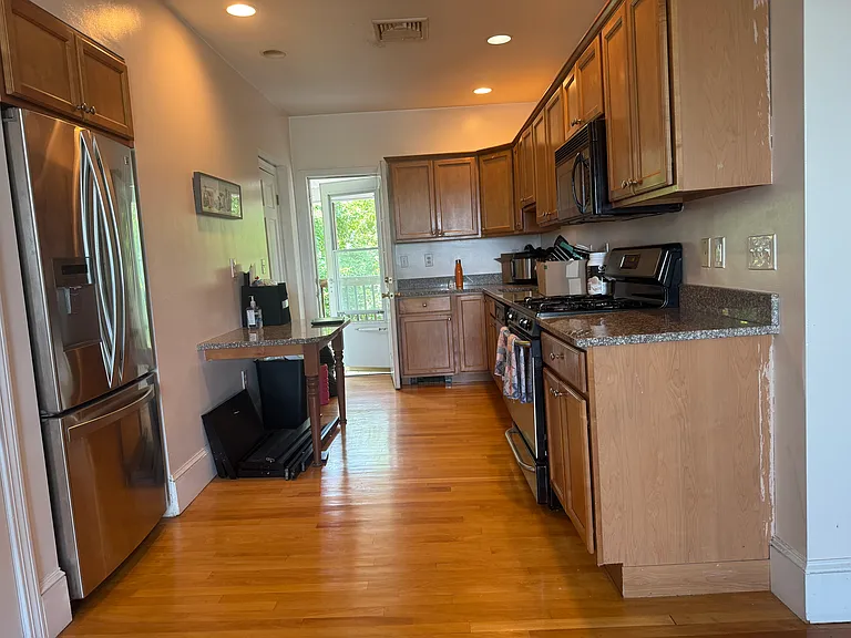 33 Main St #6 — Photo 3