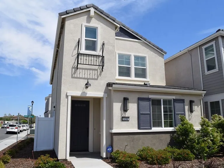 3280 Chickadee Ct — Photo 1