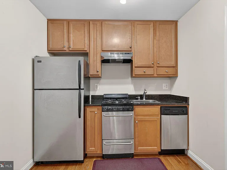 1820 Swann St NW #4 — Photo 4