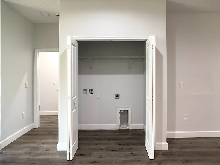 Washer/Dryer Hook Up