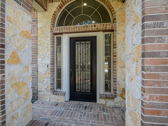 3rd image of 27 Vershire Cir