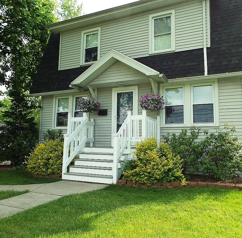 810 Elm St photo 1