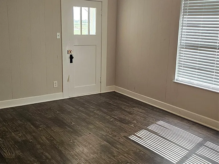 5081 FM 973 — Photo 13