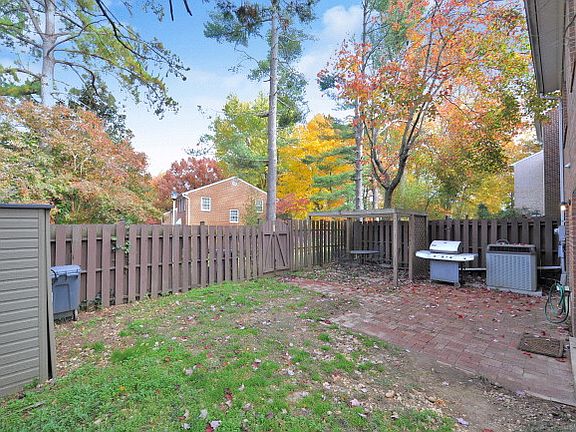 2nd image of 8356 Glastonbury Ct