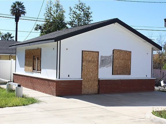 3rd image of 2586 University Ave