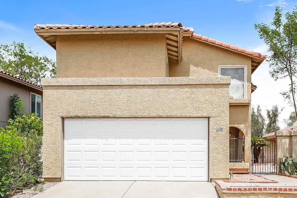 3 bed, 2.5 bath, 1795 sqft, $2,165 — Photo 1