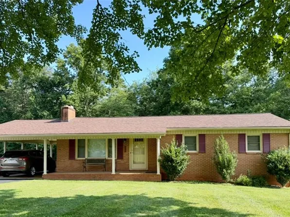 186 Ashley Dr, Dobson, NC 27017