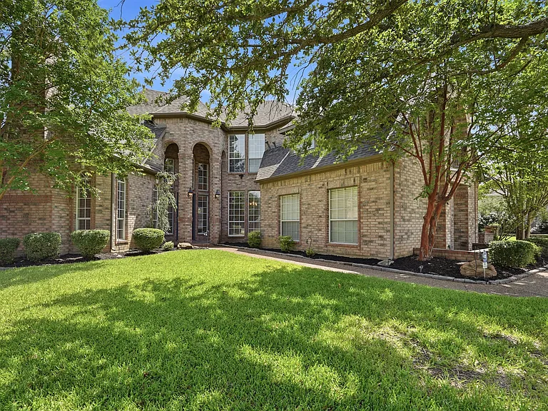 2221 Danielle Dr — Photo 3