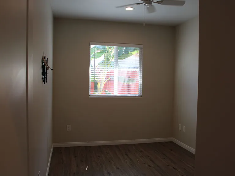 1013 Florida St — Photo 11