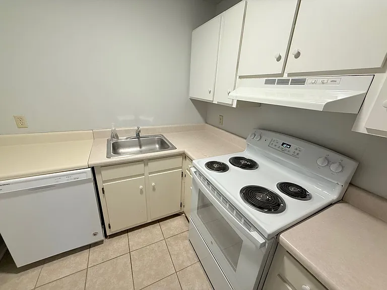 284 Bloomfield St — Photo 28