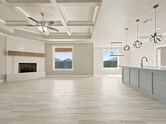 4th image of 2912 Wild Rose Ln