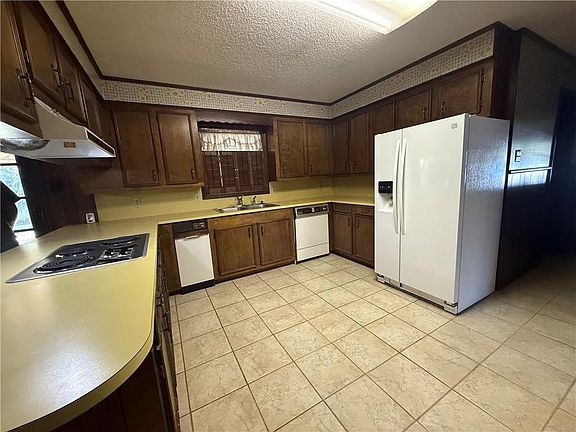 3rd image of 1104 Nugent St
