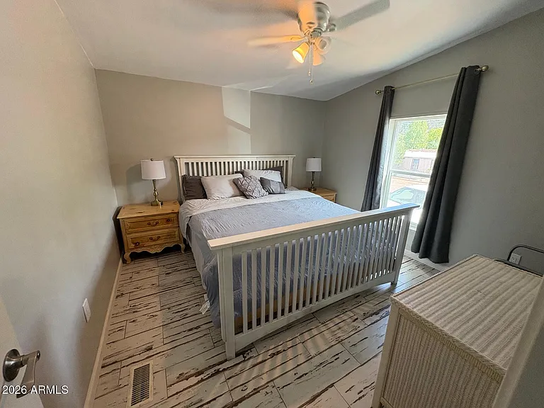 1007 W Saddle Ln — Photo 16