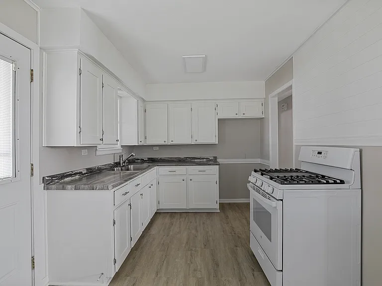 208 D St — Photo 8