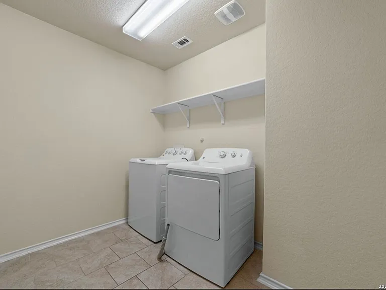 1407 Frio Eagle — Photo 19