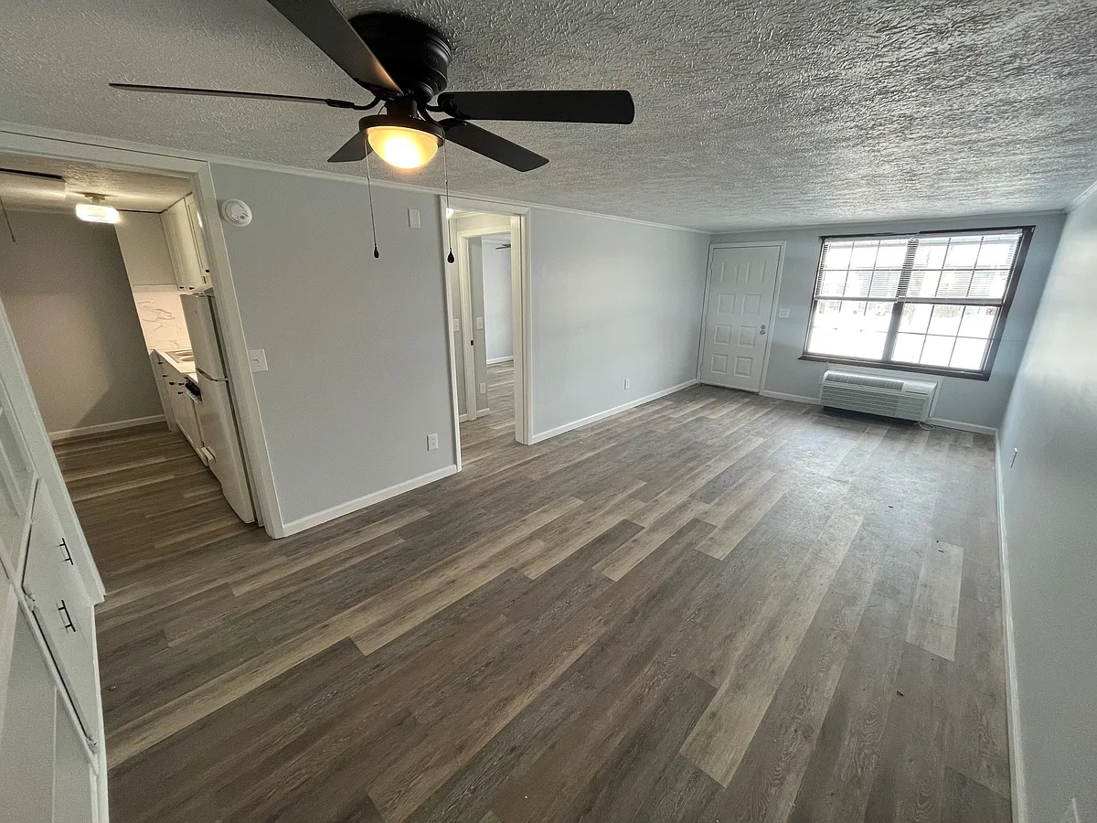 Building Photo - 1684 Churchill Downs Rd #D