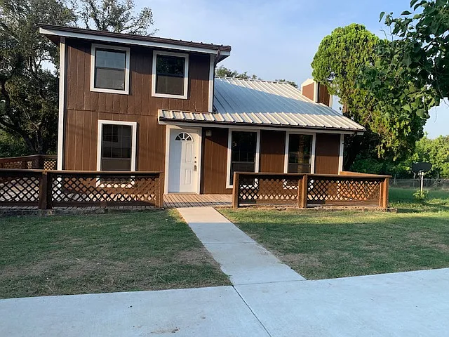 823 Cypress Ln