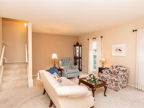 4th image of 3256 Alpine Dr