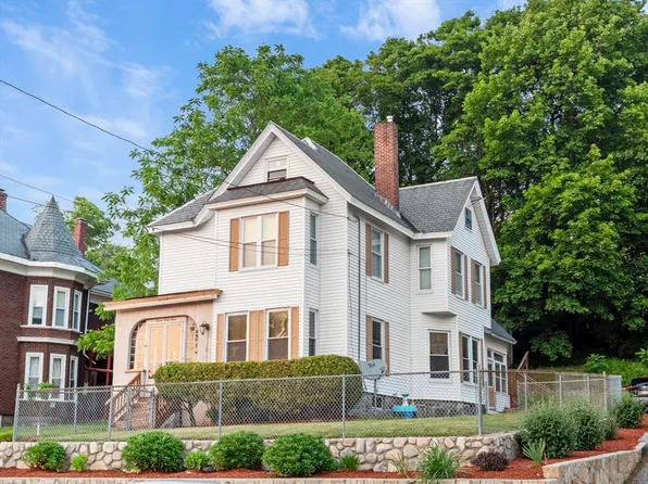 743 Bridge St, Lowell, MA 01850